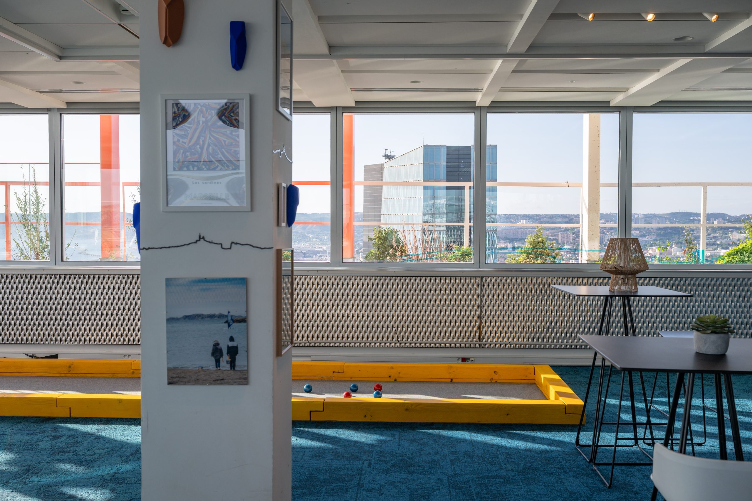 Picture of the Sky experience composed of the robot Pepper, the pétanque playground, the decoration